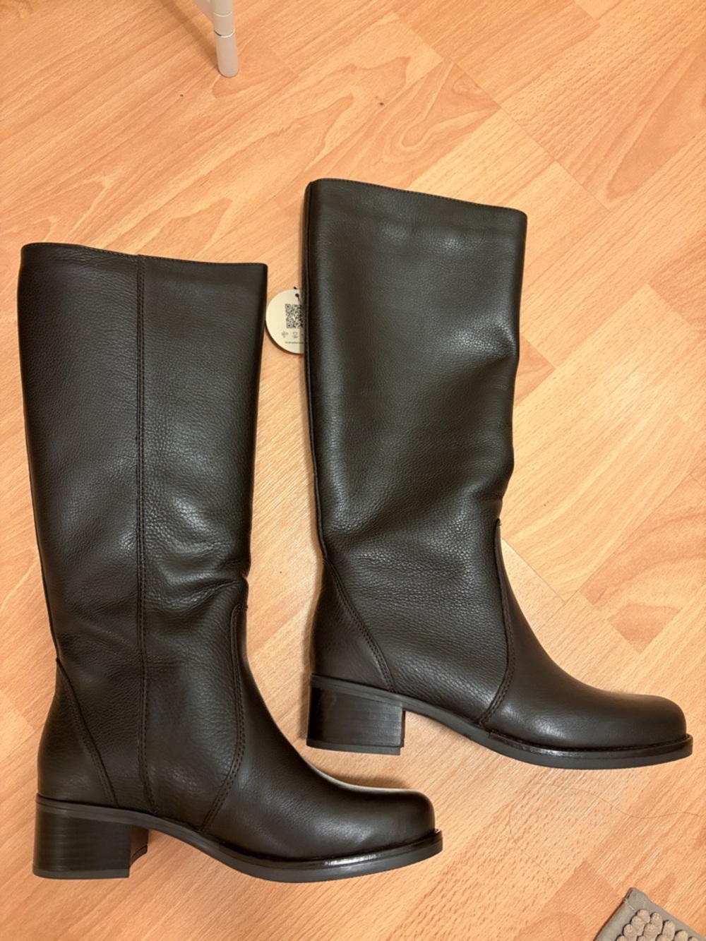 La CANADIENNE Tall Leather Heeled Boots in dark brown